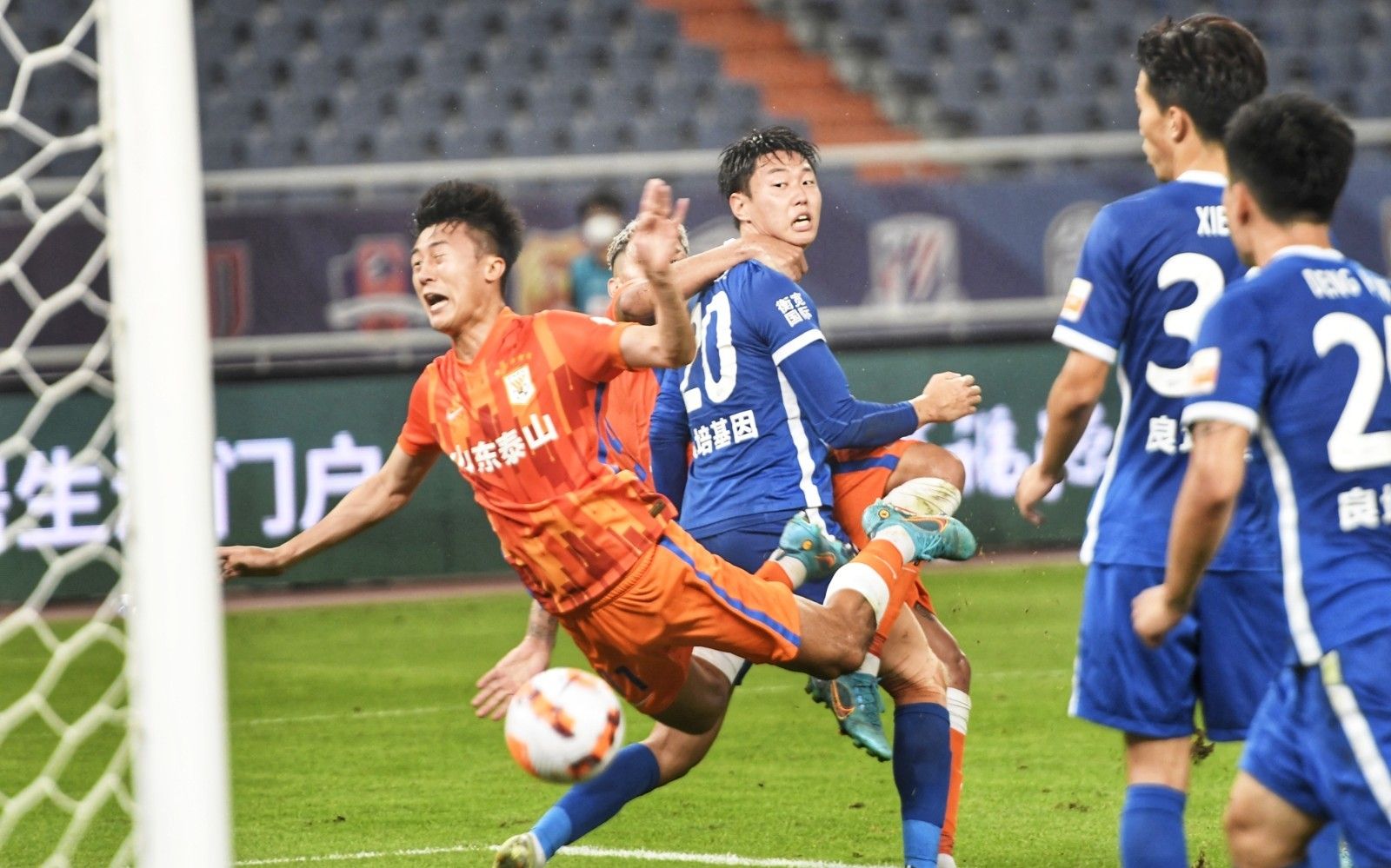 赛后情书：巴萨防守千疮百孔能否防住中超？曼城哈登大胜多特（赛后复盘：巴萨后防千疮百孔，能挡住中超冲击吗？曼城哈登横扫多特）