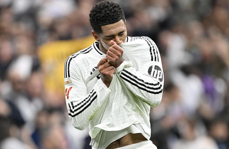 收获满满！大巴黎官方晒海报：6座冠军闪耀全场（满载荣誉！巴黎圣日耳曼发布海报：六座冠军奖杯耀眼全场）