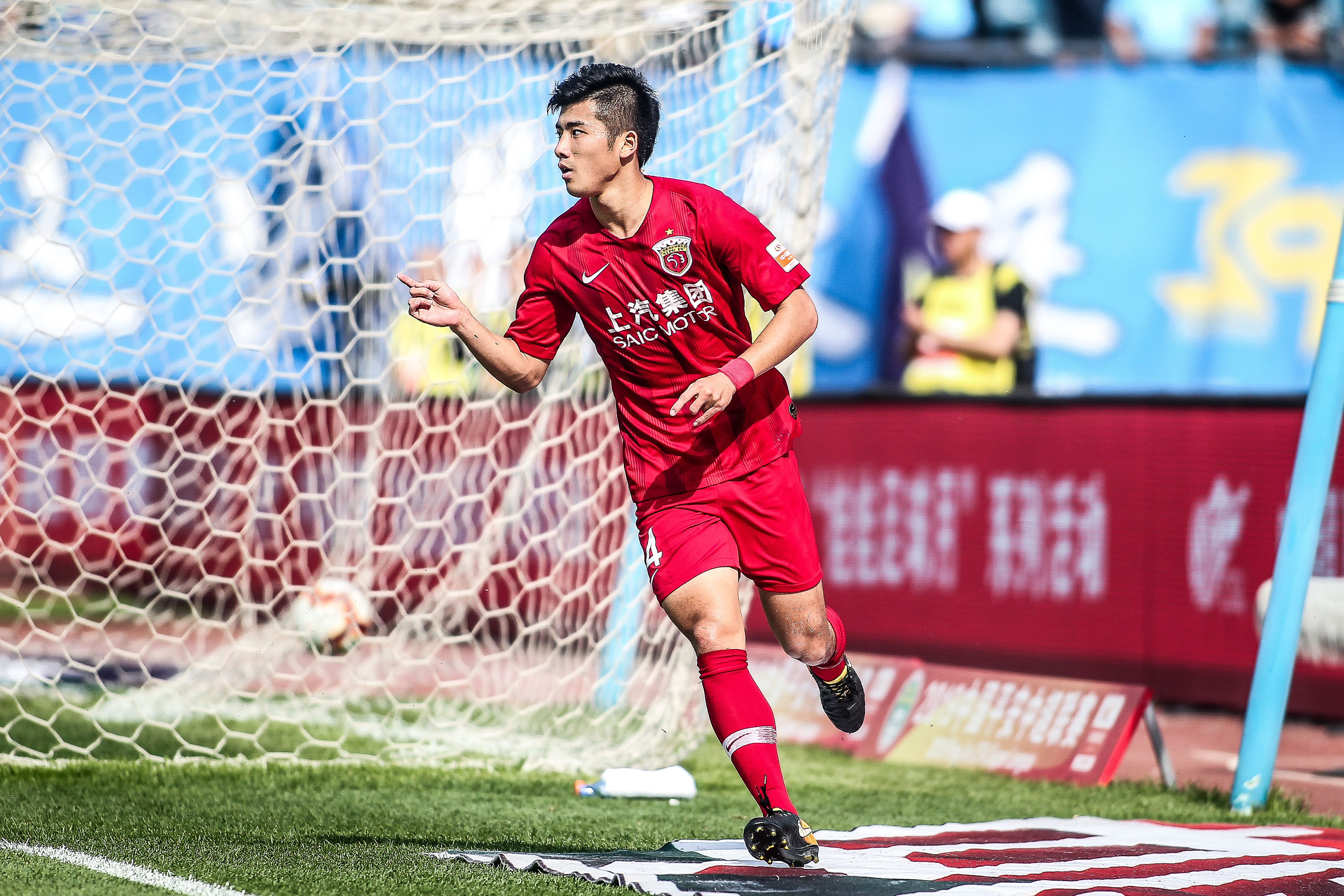 埃迪·豪：波普已恢复有球训练，切尔西的比赛很有观赏性（埃迪·豪：波普已重返有球训练，切尔西的比赛观赏性十足）