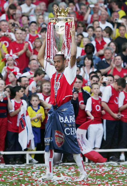 阿斯：皇马更衣室重回团结，阿隆索重获球队支持（阿斯：皇马内部再度凝聚，阿隆索获全队力挺）