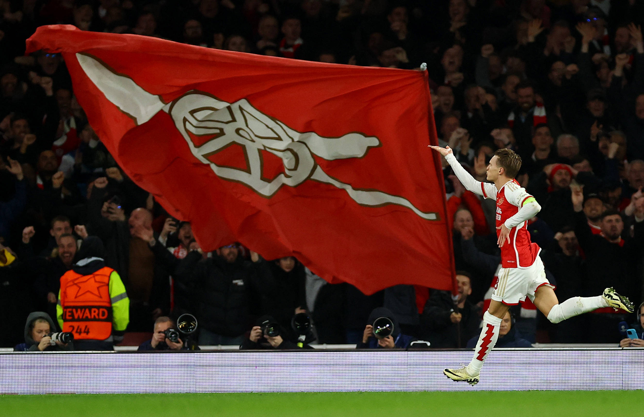 欧冠淘汰赛前瞻：拜仁主场迎战切尔西,（欧冠淘汰赛焦点战：拜仁主场对决切尔西）