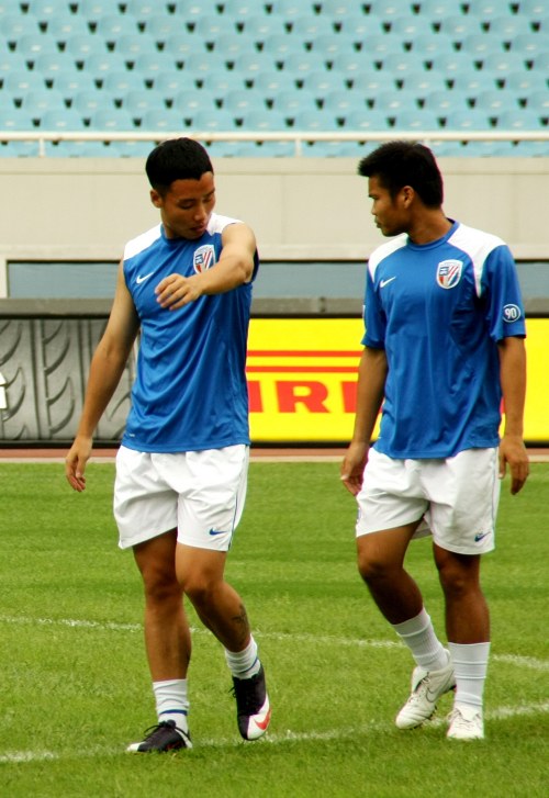 竟是“熟人”？被肘击的奥谢2021年因干扰C罗点球被打一巴掌