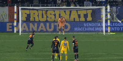 爱德华兹半场12分4失误，兰德尔10中5拿到14分