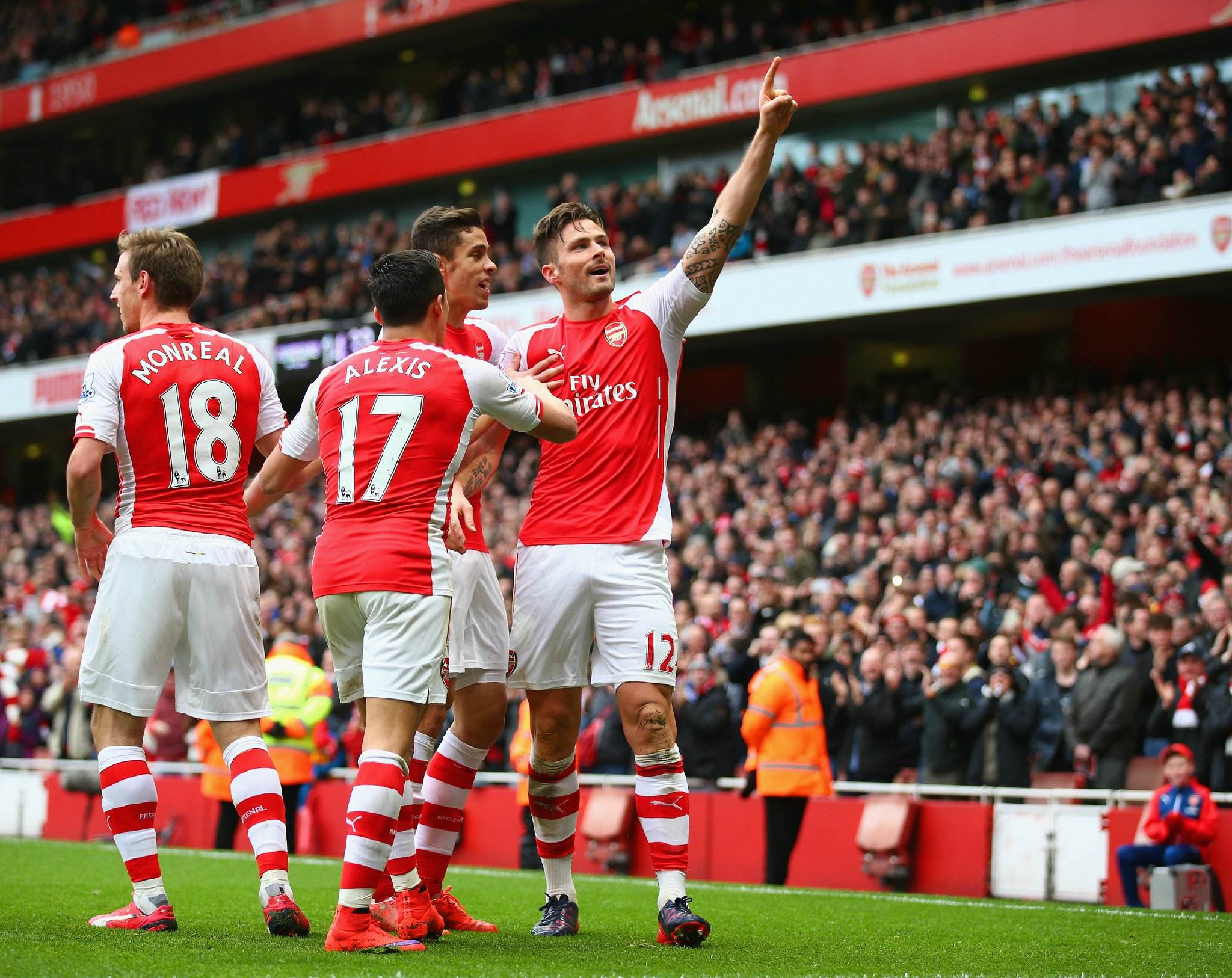 西甲：巴萨客场2-2战平塞维利亚（西甲：巴萨做客与塞维利亚2-2握手言和）