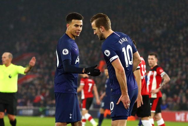 成都蓉城祝贺重庆铜梁龙成功冲超：我们携手展现西南足球风采（成都蓉城恭贺重庆铜梁龙冲超成功：携手擦亮西南足球名片）