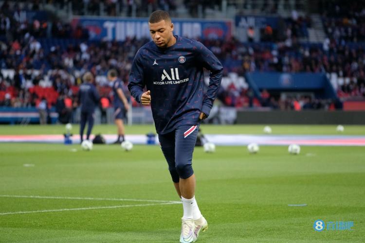 拉斯穆斯·霍伊伦(22 岁)在那不勒斯对阵尤文图斯的比赛中攻入 2 个进球！