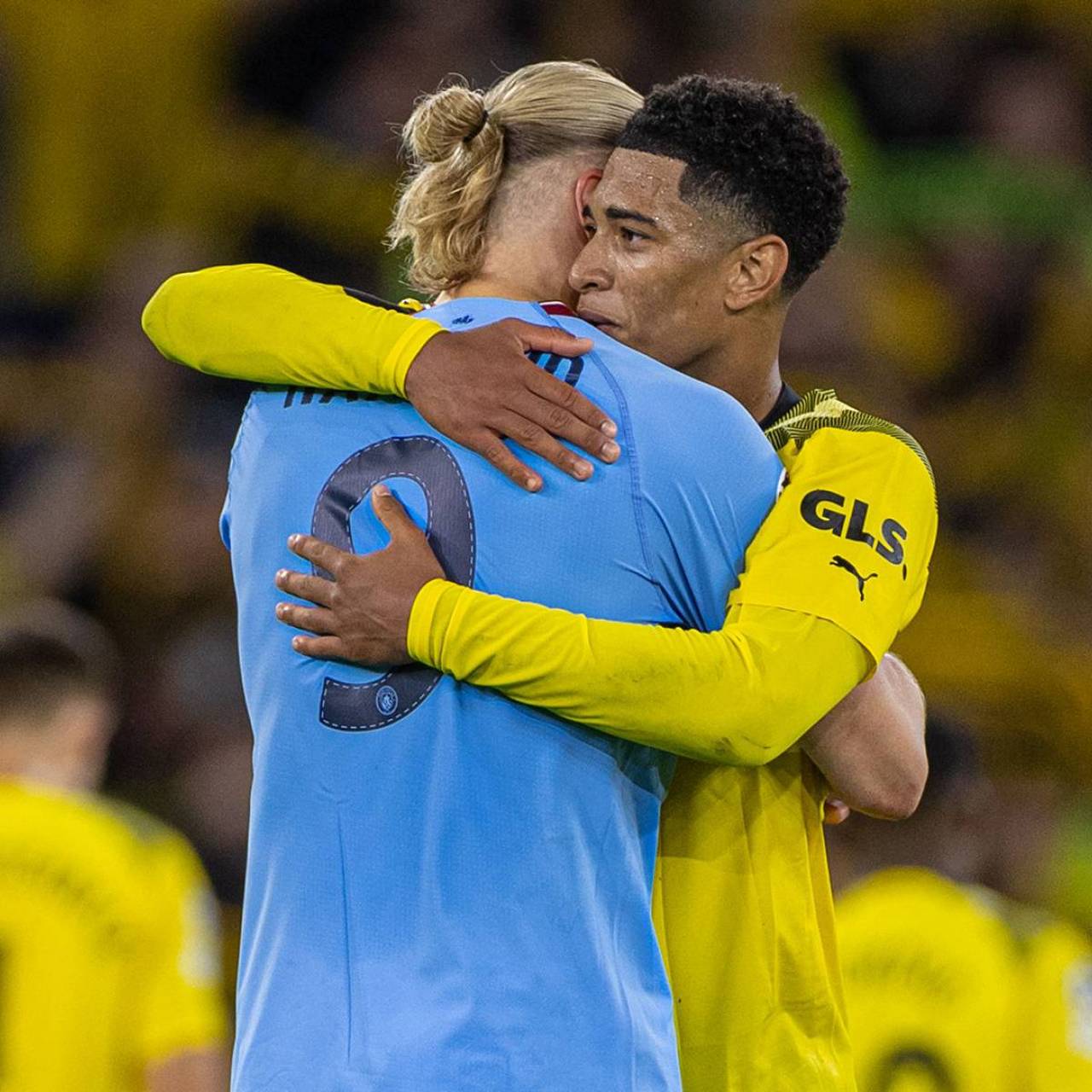 埃泽英格兰队生涯前3进球均为替补打进，为凯恩后第二人