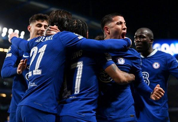 前15轮德甲凯恩6次当选全场最佳，比其他球员至少多3次（德甲前15轮，凯恩6次当选全场最佳，领先其余球员至少3次）