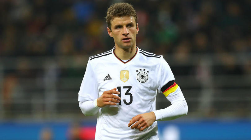 维拉社媒调侃曼联蓄发哥：10连胜！都够那哥们剪两次头发了（维拉社媒揶揄曼联“蓄发哥”：10连胜的功夫，他都能剪两次头了）