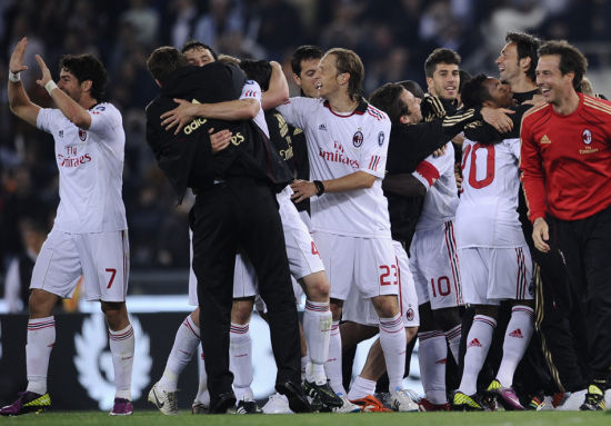 国安夺足协杯冠军，亚冠官方祝贺：携‘永远争第一’信念再出发！（国安加冕足协杯！亚冠官方致贺：怀揣永远争第一的信念再启程）