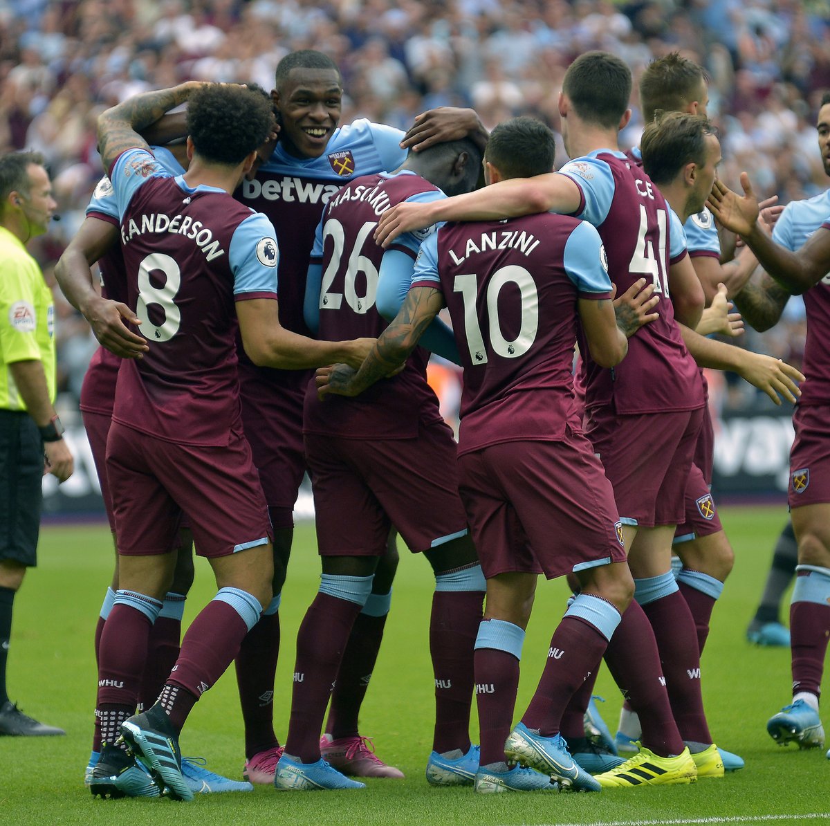 西甲战报：费尔南德斯点射制胜，十人西班牙人1-0十人巴列卡诺（西甲：费尔南德斯点球建功，10人西班牙人1-0力克10人巴列卡诺）