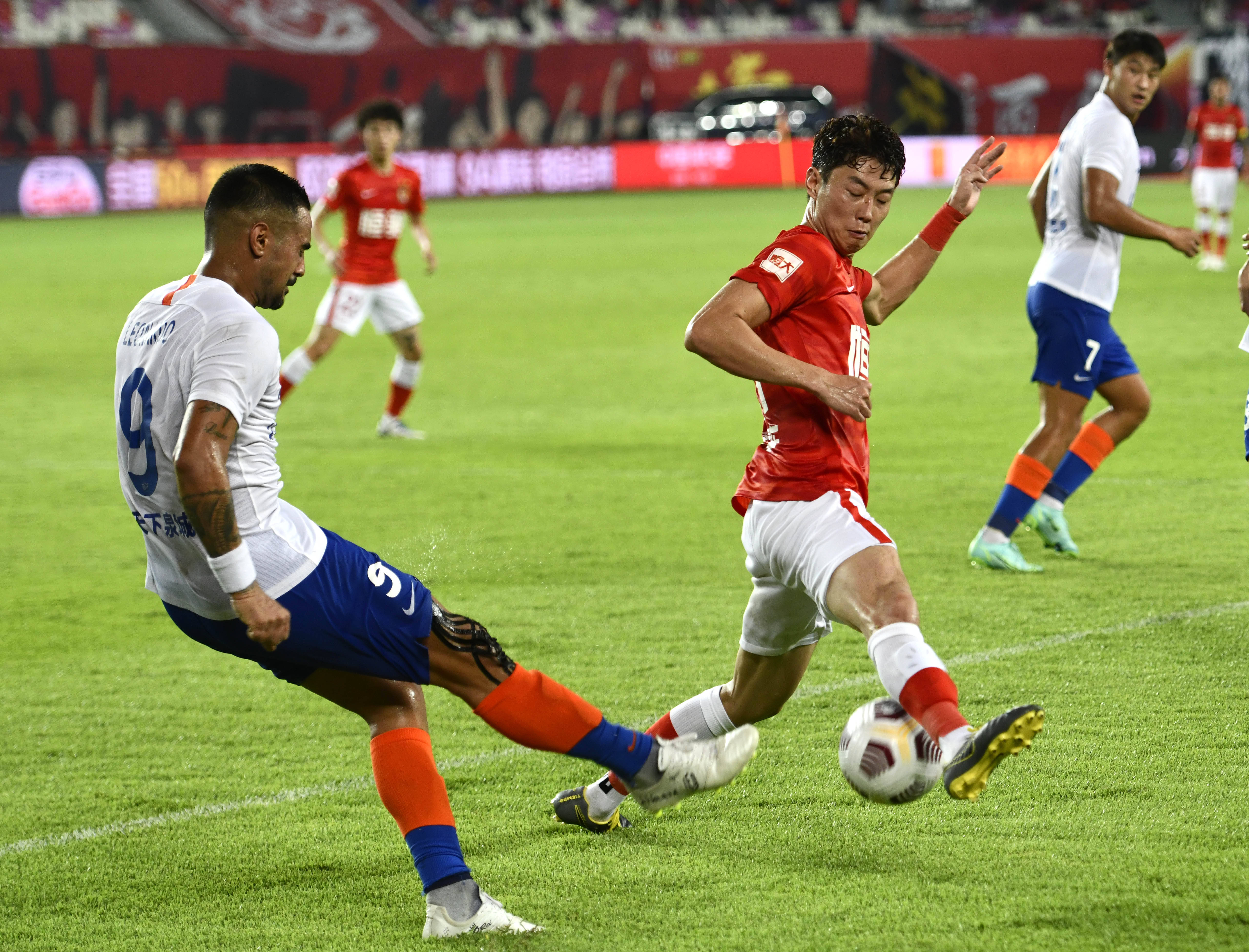 萨利巴：我们有能力赢下每一座冠军奖杯，但要用表现证明自己（萨利巴：具备争夺全部冠军的实力，需用场上表现证明自己）